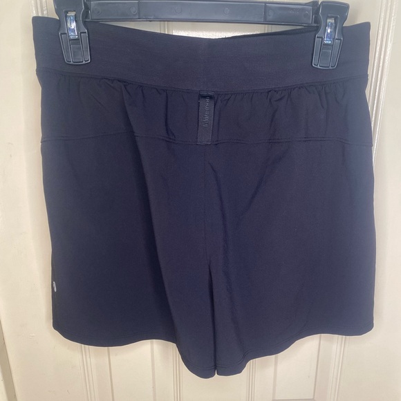 Lulu lemon shorts 6 - Picture 2 of 3